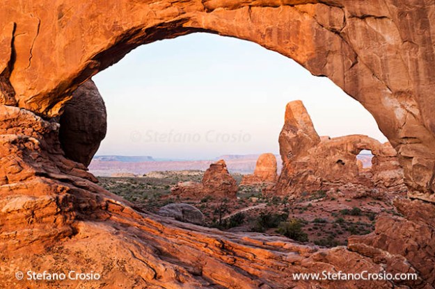 USA, Arches National Park (UT) Windows Arch at twilight
