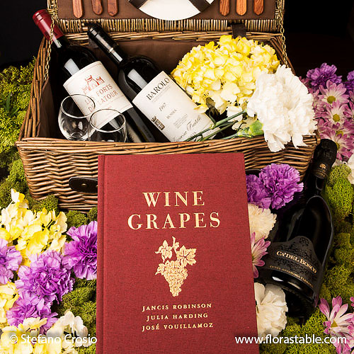 Wine Grapes, by Robinson-Harding-Vouillamoz, Allen Lane 2012